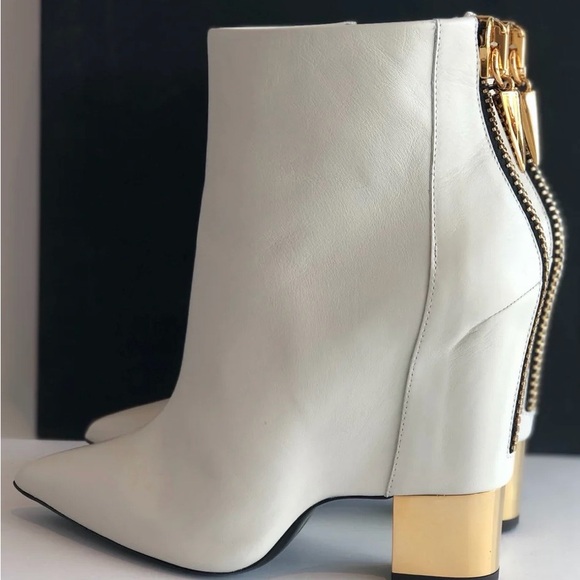 Elegant White Ankle Boots with Gold Accents - Picture 5 of 5